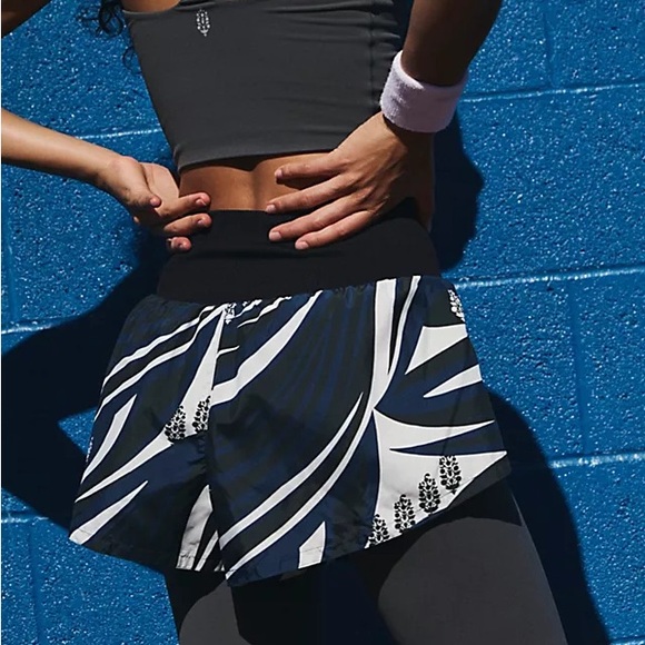 FP MOVEMENT Carpe Diem Buti Logo Print Shorts NWT - Picture 2 of 3